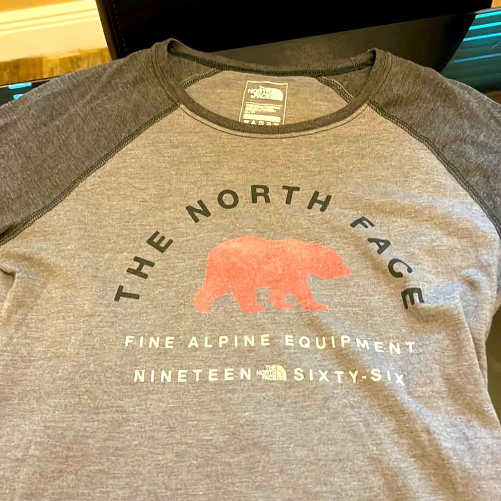 North face 3/4 length sleeve shirt